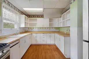 526 W South St, Woodstock, IL 60098 - Photo 9