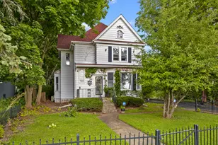 526 W South St, Woodstock, IL 60098 - Photo 1