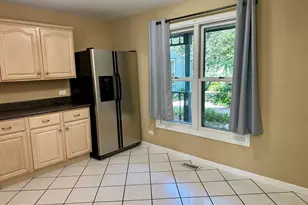 935 Victoria Dr, Woodstock, IL 60098 - Photo 9