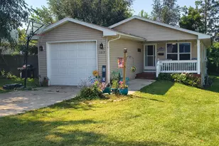 1017 S College Ave, Dixon, IL 61021 - Photo 1