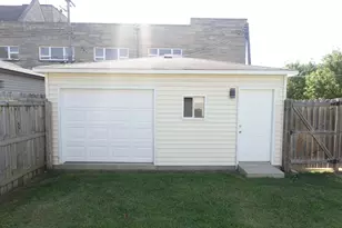 9800 S Artesian Ave, Evergreen Park, IL 60805 - Photo 5
