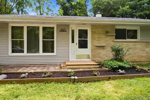 557 Willard Ave, Elgin, IL 60120 - Photo 3