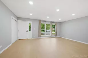 557 Willard Ave, Elgin, IL 60120 - Photo 7