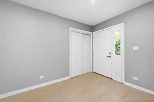 557 Willard Ave, Elgin, IL 60120 - Photo 5