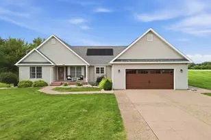 714 Keller Dr, Dixon, IL 61021 - Photo 1