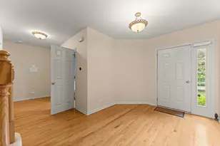 825 Braeman Ct, Libertyville, IL 60048 - Photo 3