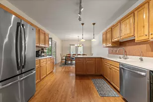 825 Braeman Ct, Libertyville, IL 60048 - Photo 9