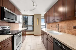 360 E Randolph St, Chicago, IL 60601 - Photo 9