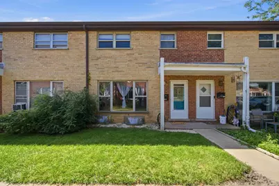 207 Linn Court #B, North Aurora, IL 60542 - Photo 1