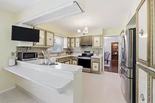 705 Ruskin Dr, Elk Grove Village, IL 60007 - Photo 11