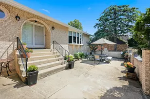 705 Ruskin Dr, Elk Grove Village, IL 60007 - Photo 3