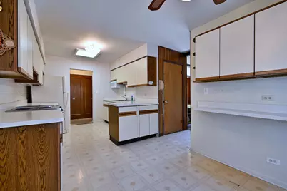 2307 E Sherwood Road, Arlington Heights, IL 60004 - Photo 13