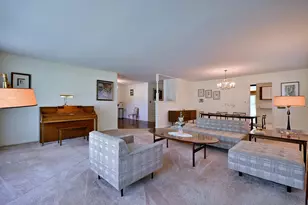 2307 E Sherwood Rd, Arlington Heights, IL 60004 - Photo 9
