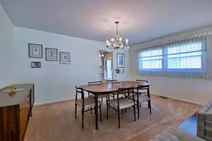 2307 E Sherwood Rd, Arlington Heights, IL 60004 - Photo 11