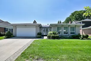 2307 E Sherwood Rd, Arlington Heights, IL 60004 - Photo 1