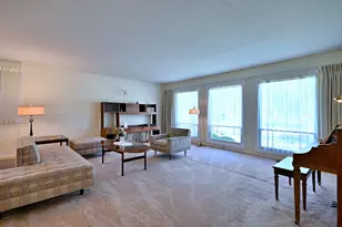 2307 E Sherwood Rd, Arlington Heights, IL 60004 - Photo 7