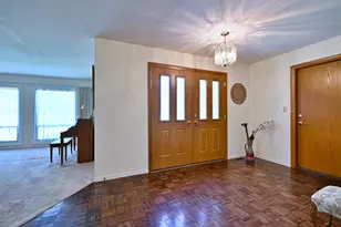 2307 E Sherwood Rd, Arlington Heights, IL 60004 - Photo 5