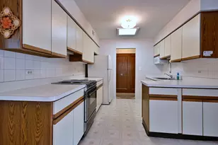 2307 E Sherwood Rd, Arlington Heights, IL 60004 - Photo 15