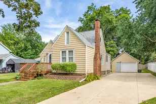 130 W Garfield St, Waterman, IL 60556 - Photo 1