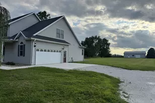 3039 E 3rd Rd, Lasalle, IL 61301 - Photo 3