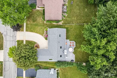 8409 Mending Wall Drive, Woodridge, IL 60517 - Photo 25