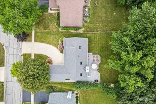 8409 Mending Wall Dr, Woodridge, IL 60517 - Photo 25