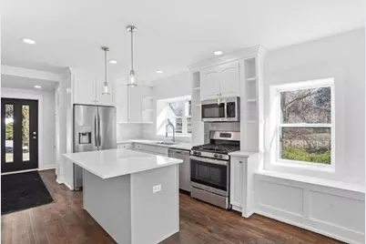 297 E Lakeview Avenue, Round Lake Beach, IL 60073 - Photo 7