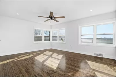 297 E Lakeview Avenue, Round Lake Beach, IL 60073 - Photo 33