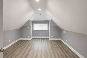 8627 S Colfax Ave, Chicago, IL 60617 - Photo 7
