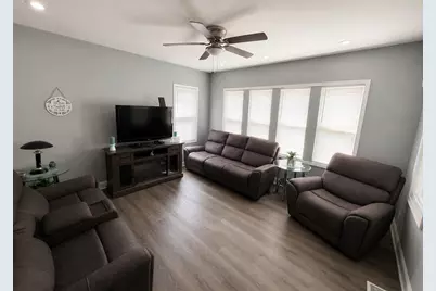 8627 S Colfax Avenue, Chicago, IL 60617 - Photo 3