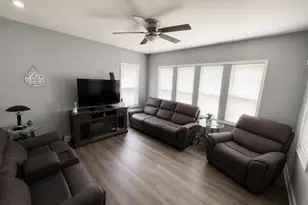 8627 S Colfax Ave, Chicago, IL 60617 - Photo 3