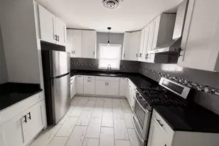 8627 S Colfax Ave, Chicago, IL 60617 - Photo 5