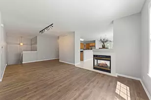 430 Woodhill Dr, Carol Stream, IL 60188 - Photo 5