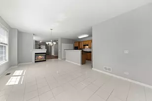 430 Woodhill Dr, Carol Stream, IL 60188 - Photo 15