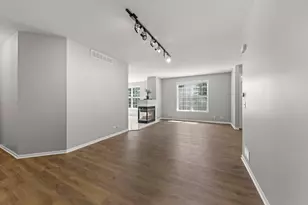 430 Woodhill Dr, Carol Stream, IL 60188 - Photo 9