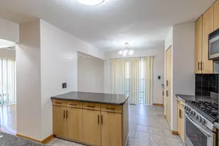 1013 Sussex Dr, Northbrook, IL 60062 - Photo 9