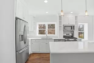 297 E Lakeview Ave, Round Lake Beach, IL 60073 - Photo 9