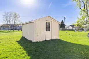 403 Spruce Dr, Belvidere, IL 61008 - Photo 17