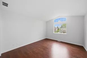 2210 Fieldcrest Dr, Mundelein, IL 60060 - Photo 17