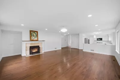 2210 Fieldcrest Drive, Mundelein, IL 60060 - Photo 7