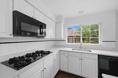 2210 Fieldcrest Drive, Mundelein, IL 60060 - Photo 11