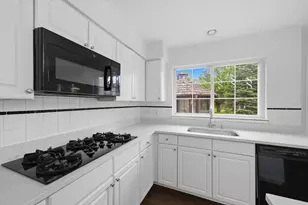 2210 Fieldcrest Dr, Mundelein, IL 60060 - Photo 11