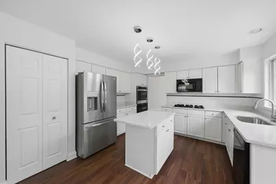 2210 Fieldcrest Drive, Mundelein, IL 60060 - Photo 9
