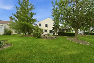2210 Fieldcrest Drive, Mundelein, IL 60060 - Photo 31