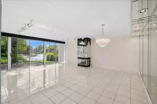 137 Avon Rd, Northbrook, IL 60062 - Photo 3