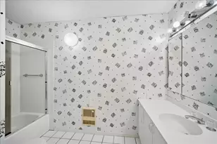137 Avon Rd, Northbrook, IL 60062 - Photo 19