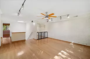 137 Avon Rd, Northbrook, IL 60062 - Photo 11