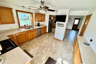 324 S 7th St, Dekalb, IL 60115 - Photo 5