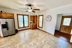 324 S 7th St, Dekalb, IL 60115 - Photo 3