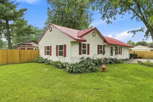 911 W Eureka St, Braidwood, IL 60408 - Photo 1
